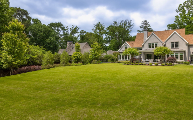 What Should I Do With My Yard Before Going on Summer Vacation?