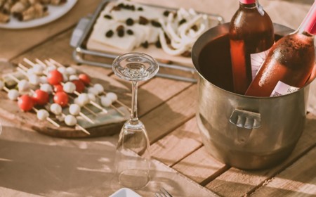 What You Need to Host the Perfect Gathering Outdoors